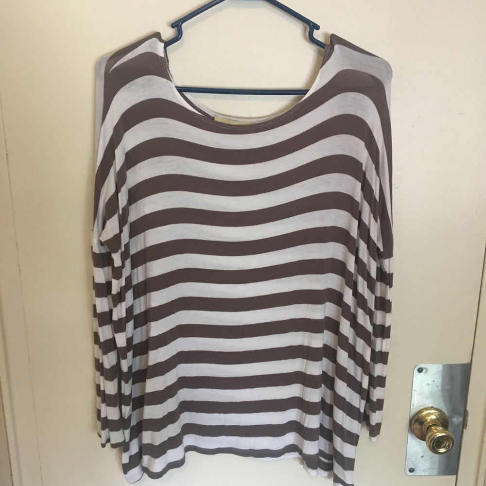Taupe and white Loose fitting 3/4 sleeve top